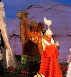 Казахский верблюд произвел фурор на национальном фестивале в заполярном Норильске